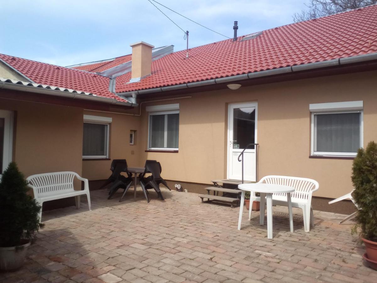 Start Apartmanok Pecs Bagian luar foto