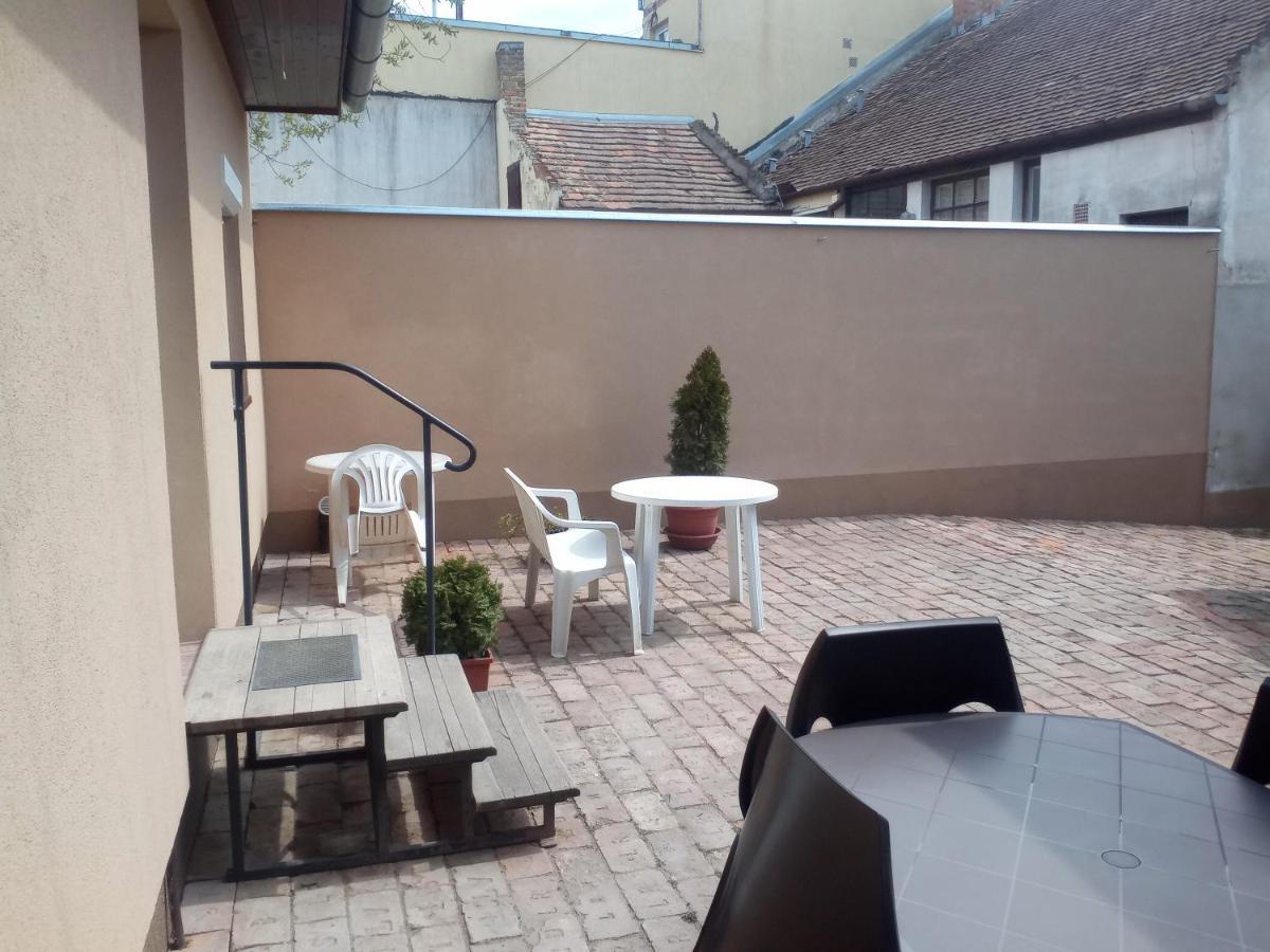 Start Apartmanok Pecs Bagian luar foto