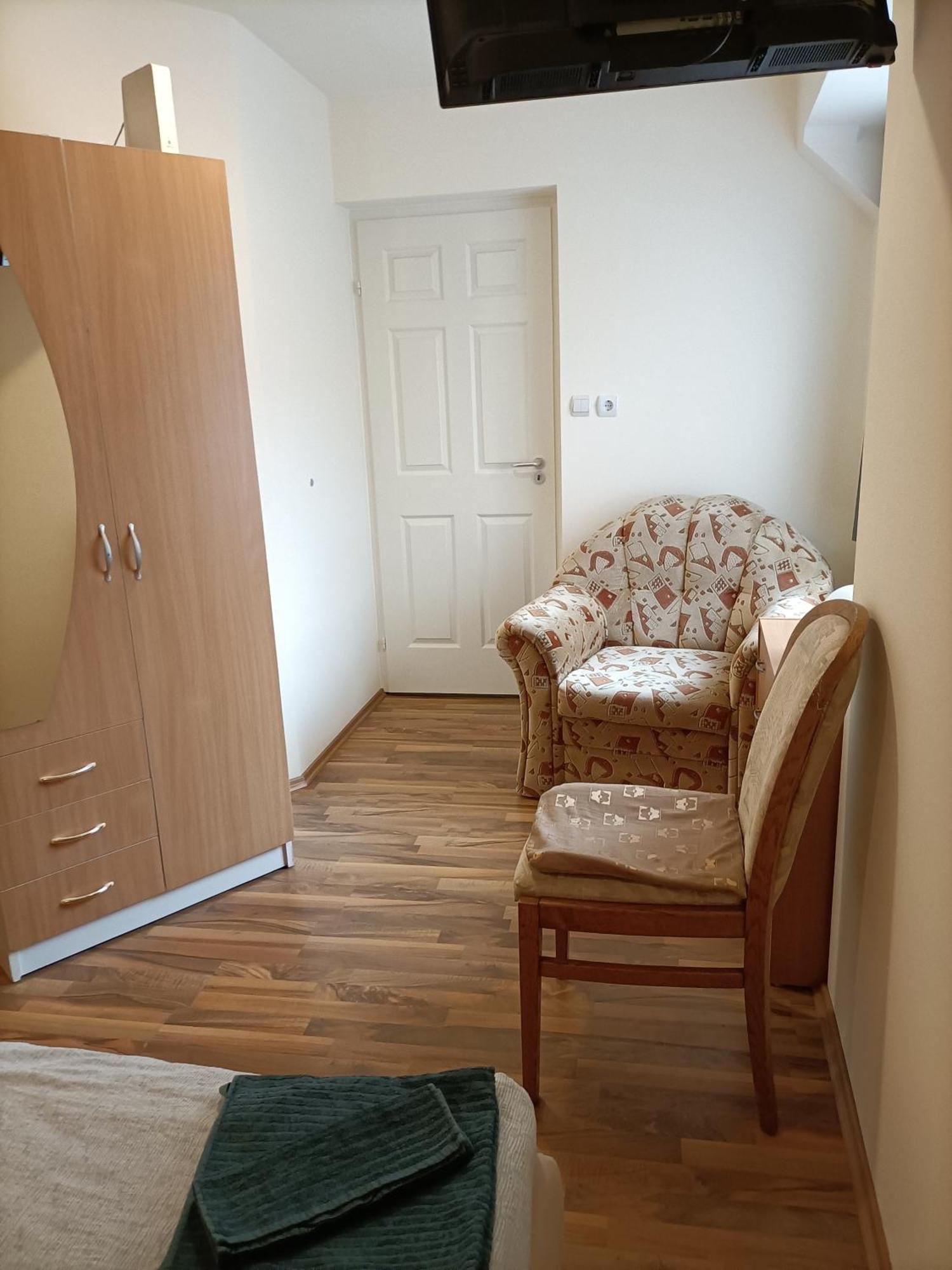 Start Apartmanok Pecs Bagian luar foto