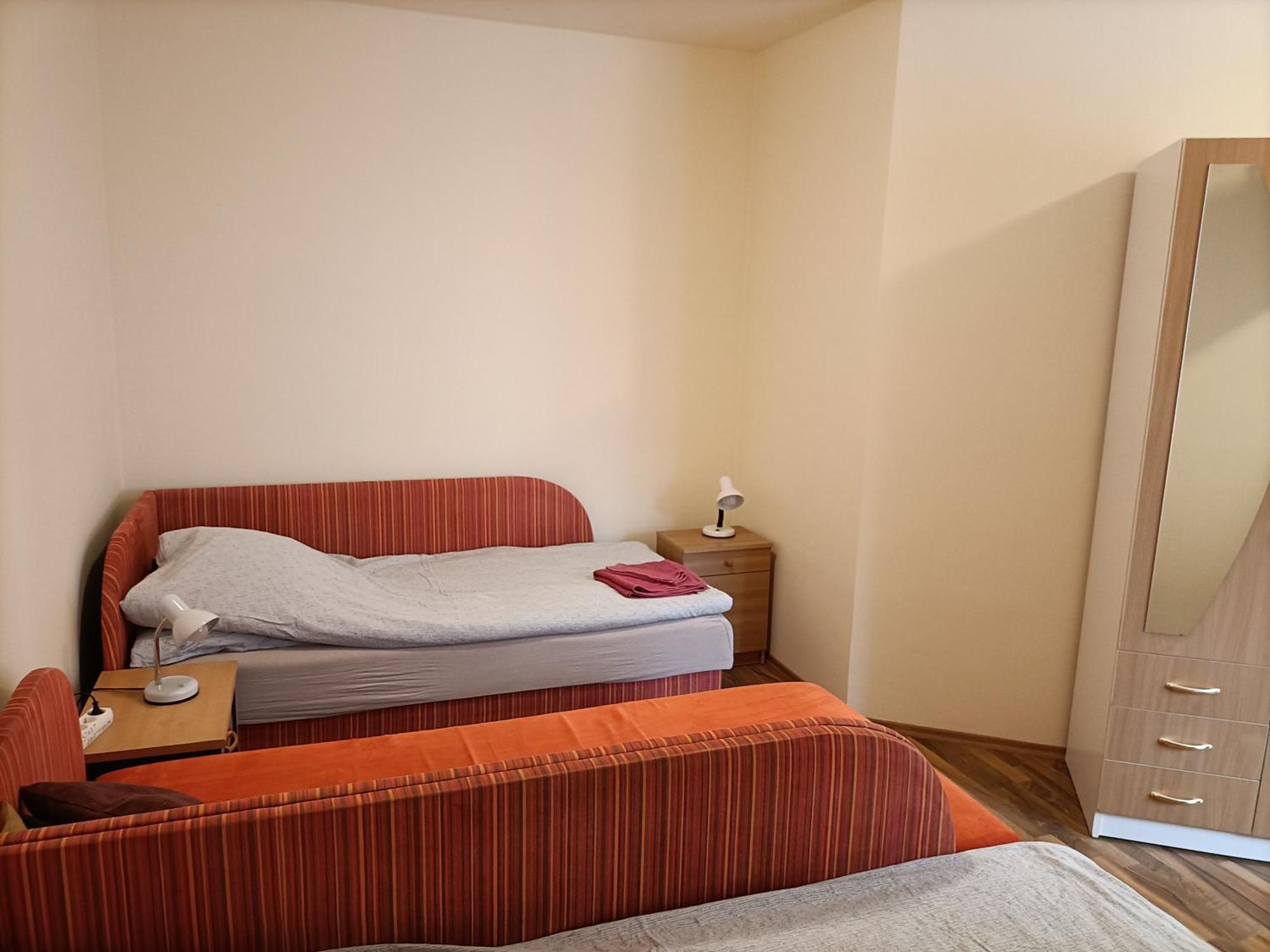 Start Apartmanok Pecs Bagian luar foto