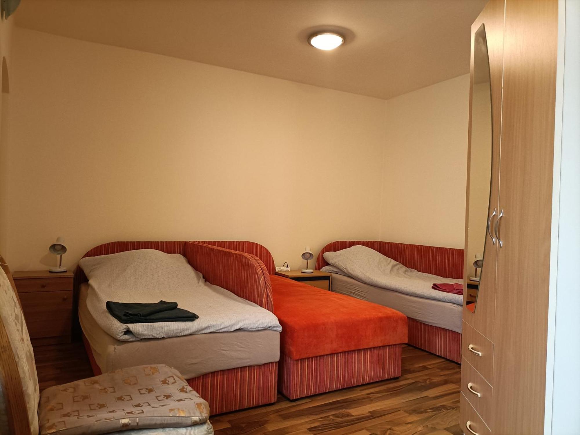 Start Apartmanok Pecs Bagian luar foto