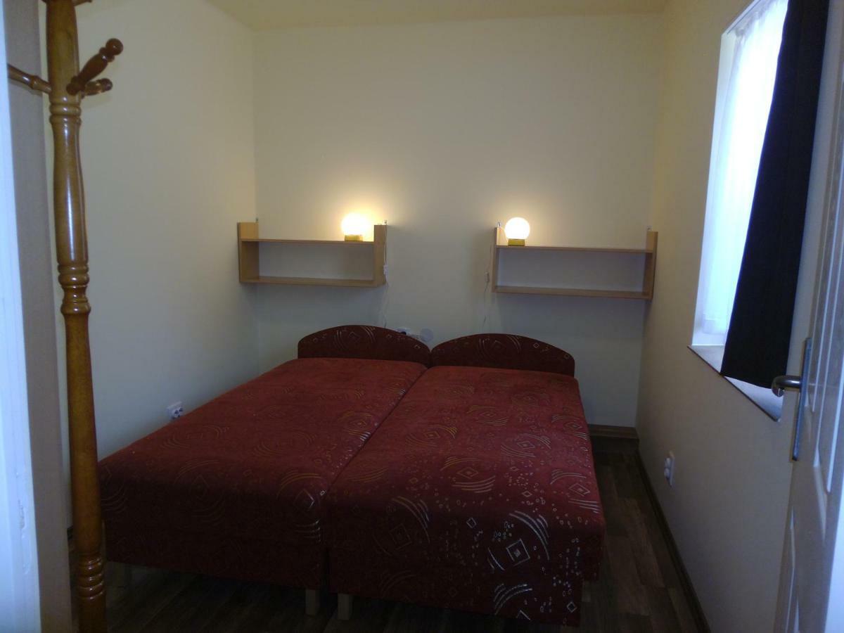 Start Apartmanok Pecs Bagian luar foto